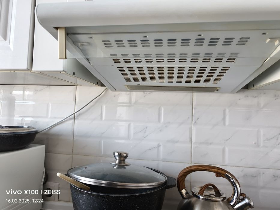 Продам вытяжку в отличном состоянии