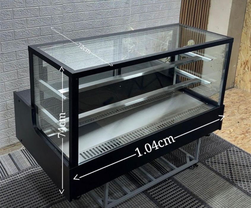 Кондитерская витрина