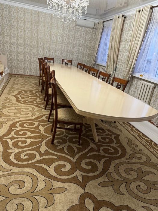 Продается стол вместе со стульями