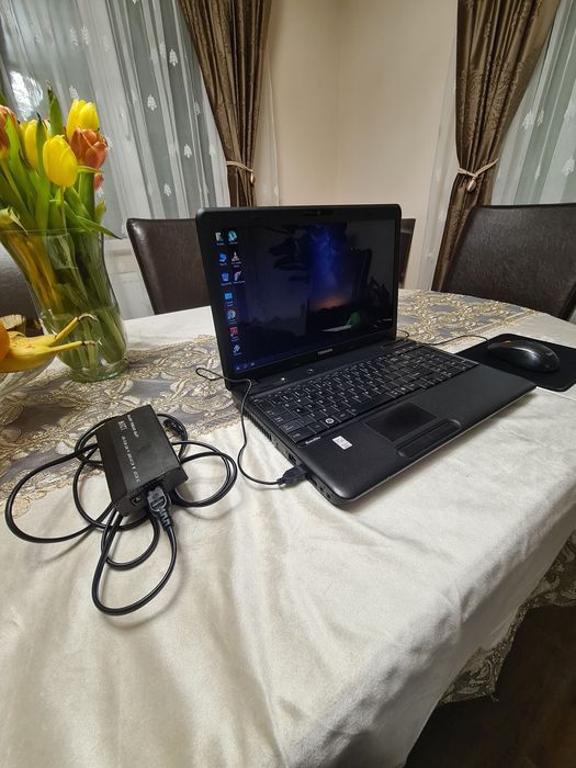 Laptop Toshiba cu geanta