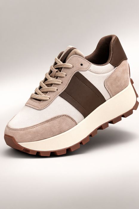 Продам женские кроссовки