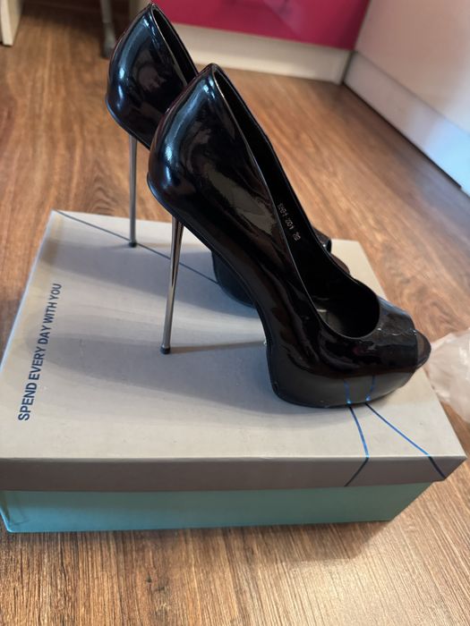 Туфли и босоножки ,ботинки