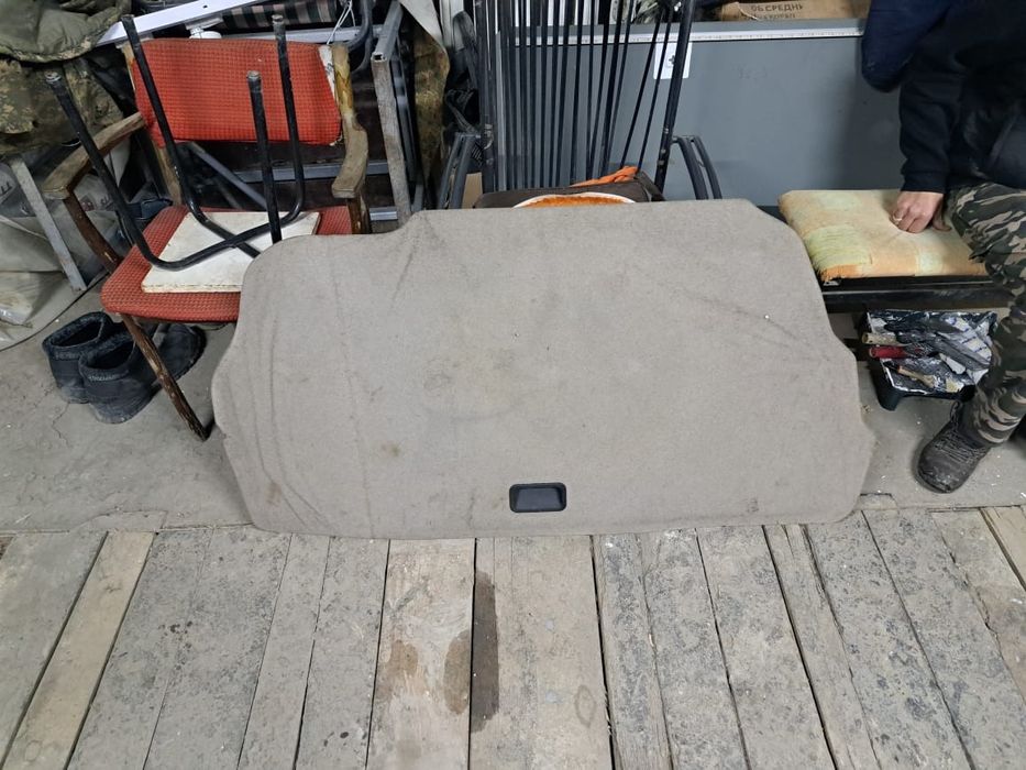 Полик багажника продам