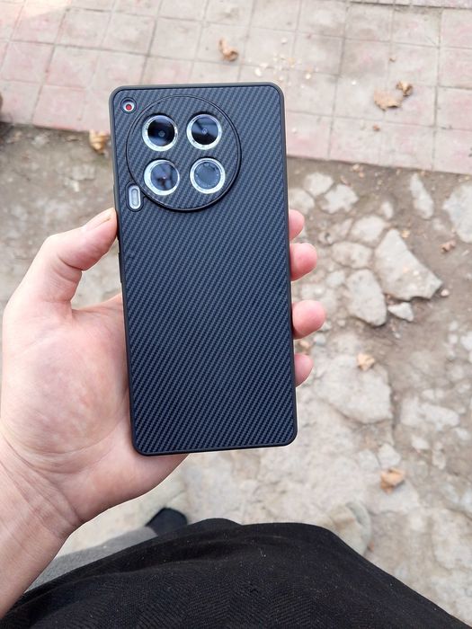 Tecno camon 30 8+8/256 gb Sotiladi