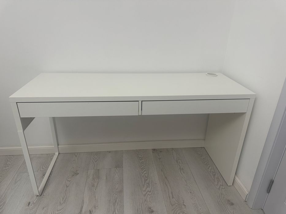 Birou Ikea arata impecabil