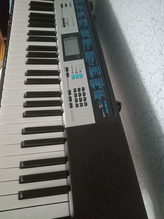 Продам синтезатор