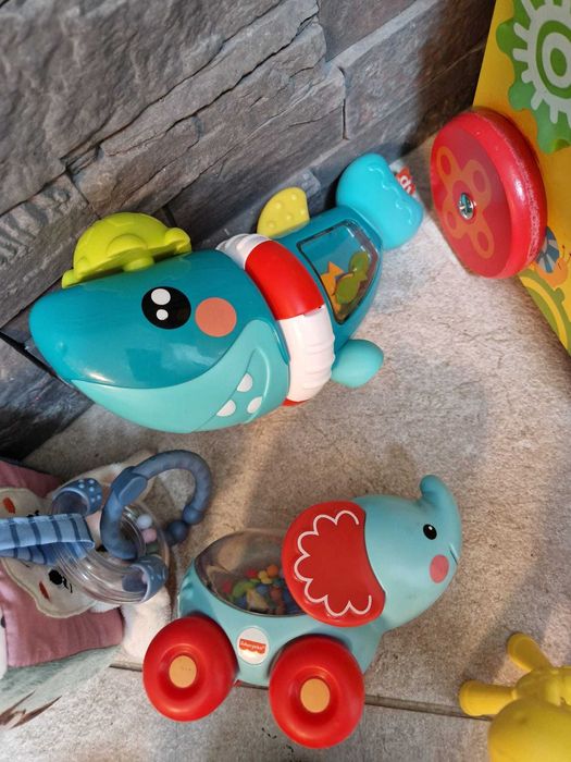 Lot jucarii si antemergator de lemn