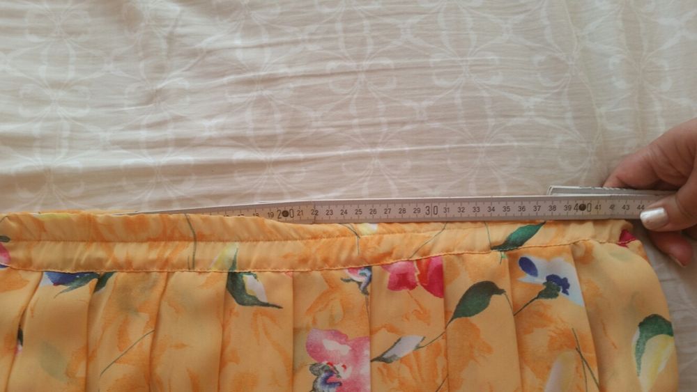 Дамско костюмче