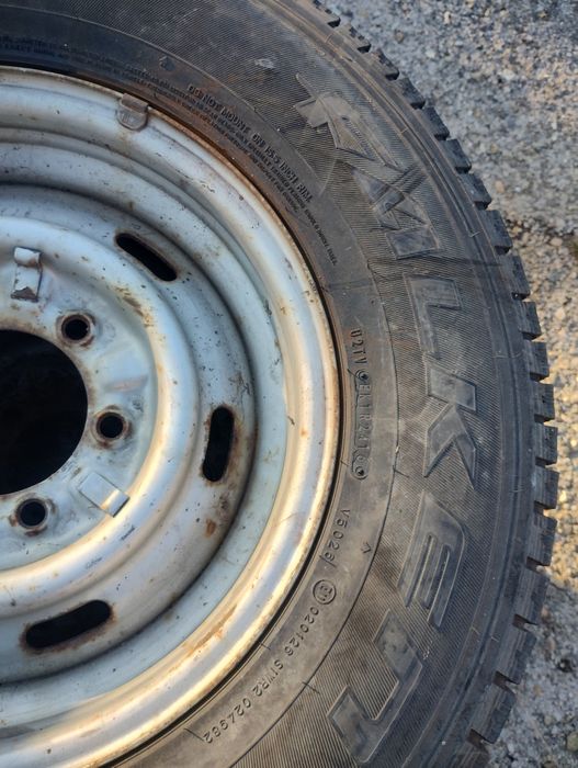 Гуми с джанти 15 " 6x139,7 с гуми 215/70