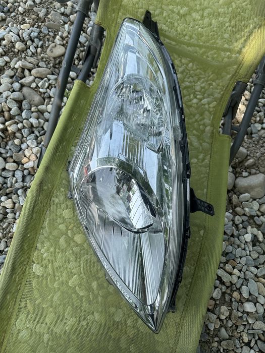 Far dreapta suzuki swift.