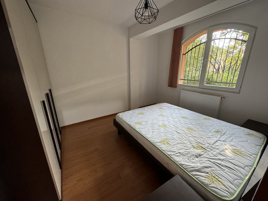 Inchiriez Apartament Andrei Muresanu, dormitor + living mare + bucatarie, ideal cuplu