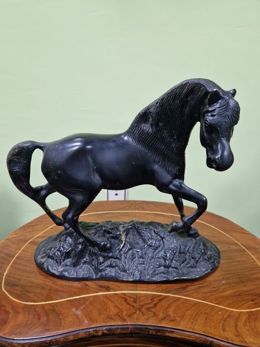 Прекрасна антикварна френска бронзова фигура статуетка