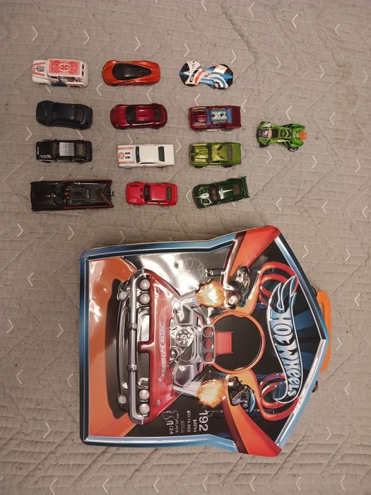 Хот вилс с кейсом , все оригинал