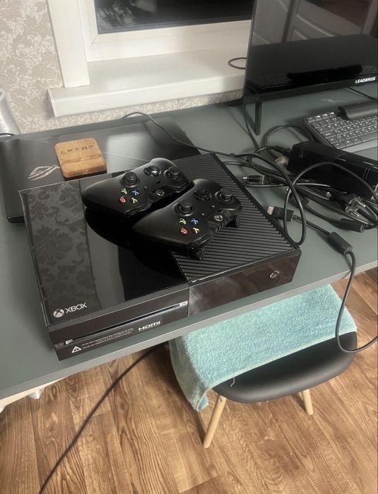Продам xbox one в отличном состоянии