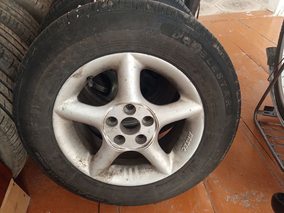 Продам комплект резины