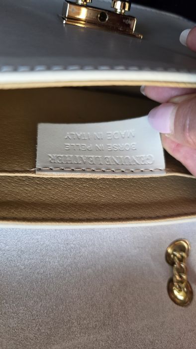 Италианска дамска чанта от естествена кожа цвят бежово-сиво