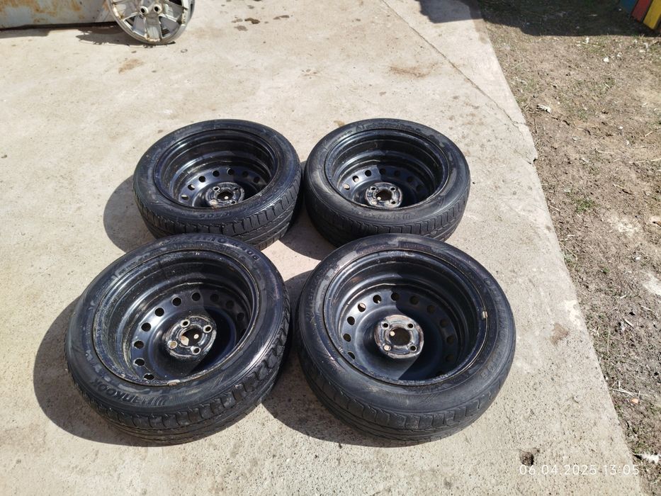 Продам резину  со штатными дисками