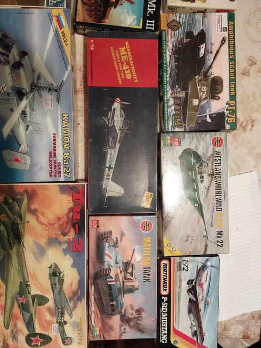 Продавам модели на танкове и самолети в М 1:72
