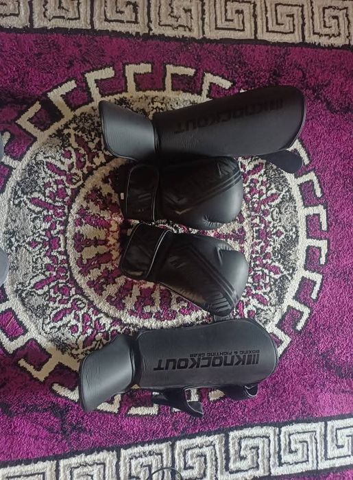 Mănuși + tibiere  box