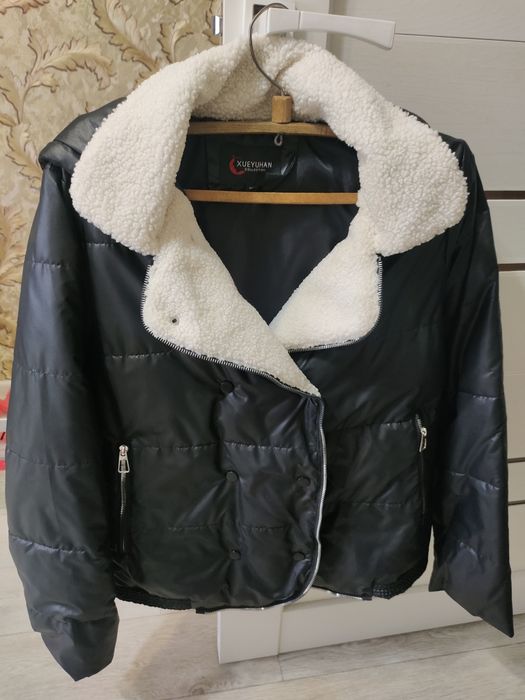 Продам куртку женскую