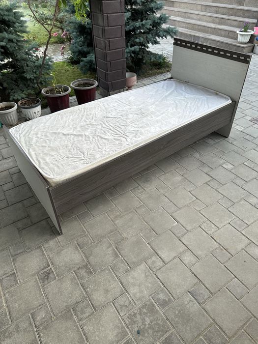 Детская кровать с матрасом