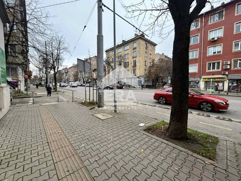 Дава се под наем Магазин в София, Център - 97 кв.м за 1695.24 € - Снимка #2