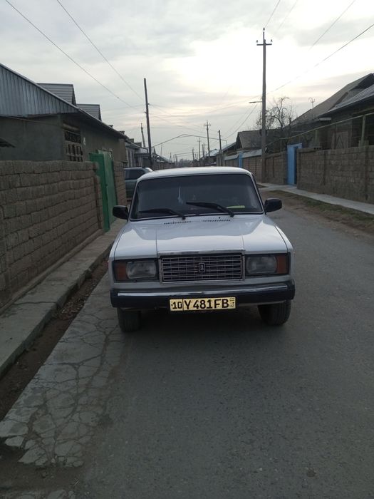 Jiguli 07 sotiladi holati ideal 2000 yil metani bor 80 lik