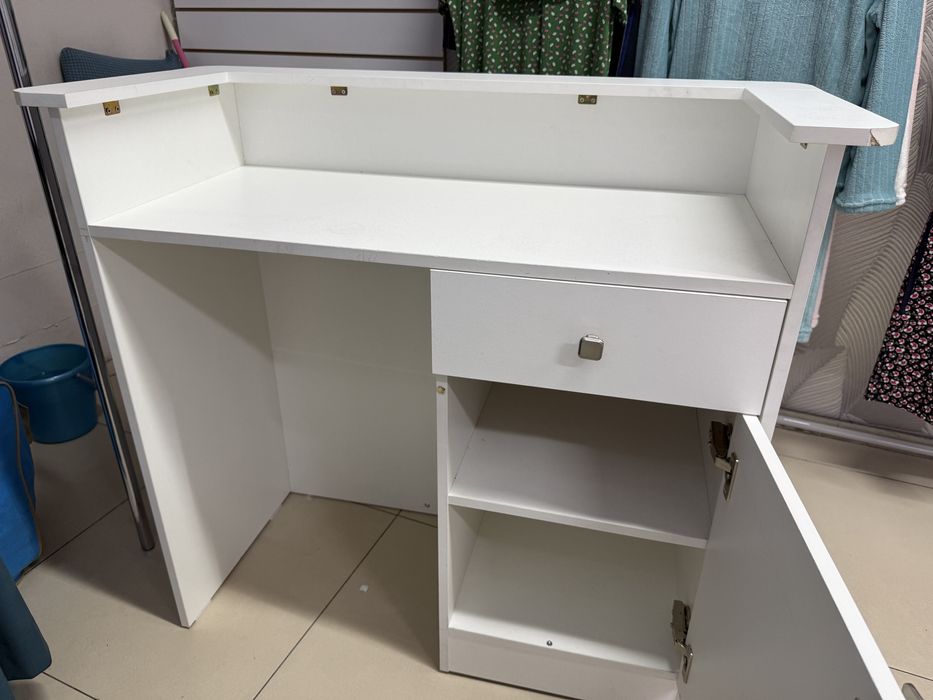 Ресепшн белый,