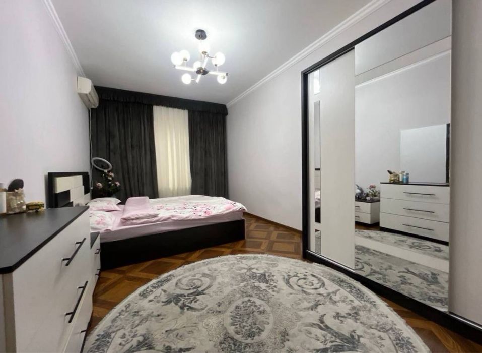 Ойбек, 5 комнатная квартира 200м2 в центре, Госпитальный