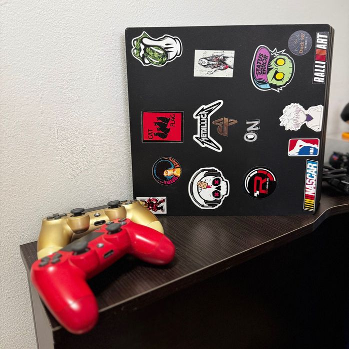 PlayStation 4 Pro 1TB-2 manete + FIFA 25