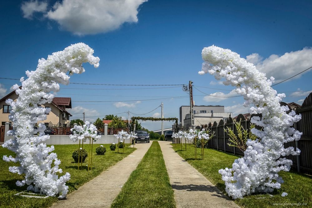 Aranjamente nunta, manechini, măsuță gatit, decor bride,