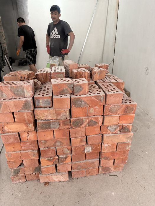 Красный кирпич продается