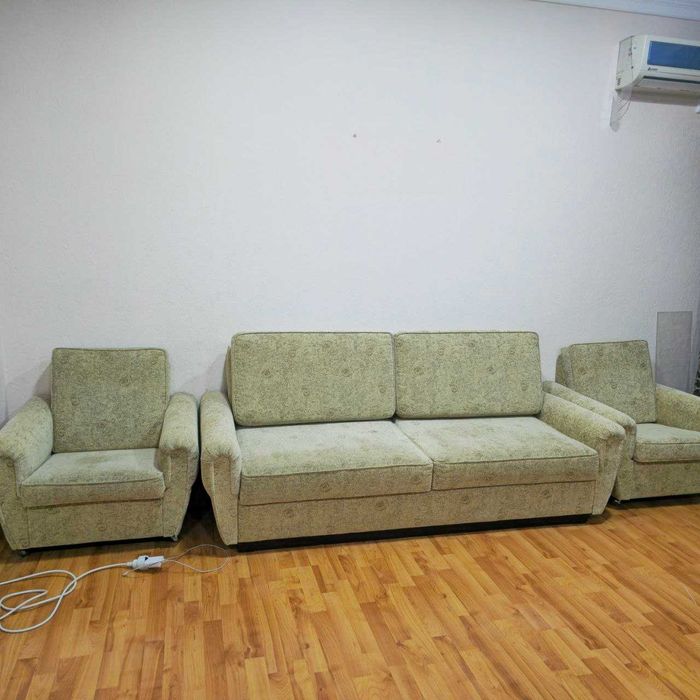 СРОЧНО! Диван и два кресла.