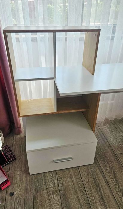 Masa de birou cu spatii depozitare