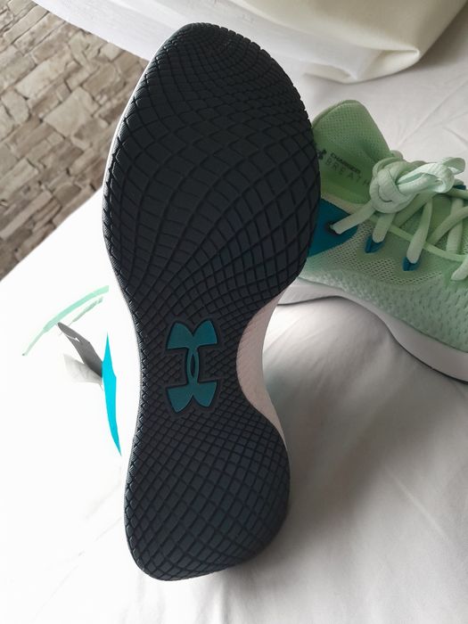 Маратонки  under  armour