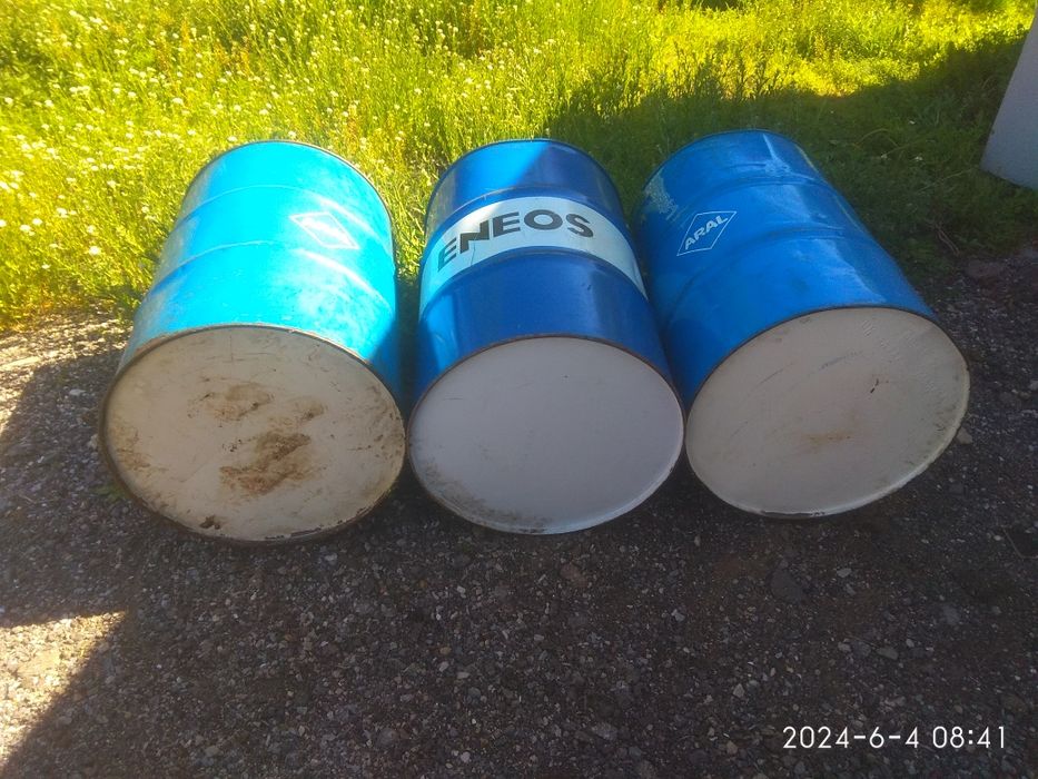 Канистры 20л.и  из под солярки.