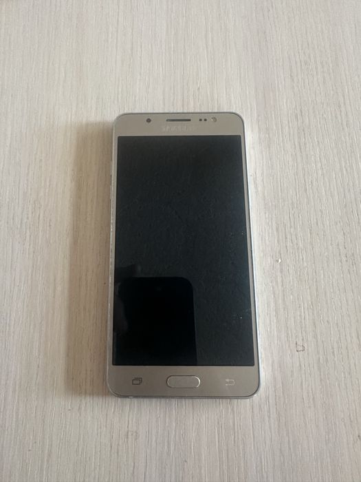 Продаю на запчасти смартфон