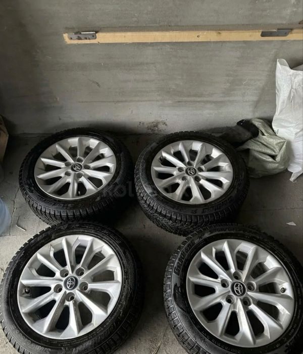 Продам диски тойота оригинал R16