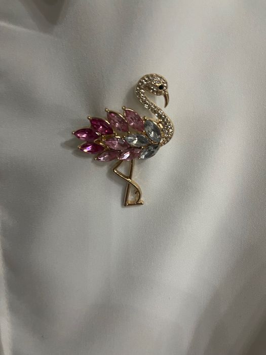 Елегантни бели ризи