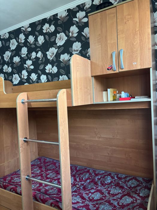 Двухъярусная кровать с 2 матрасами