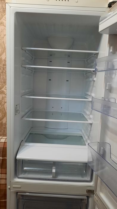 Продам холодильник