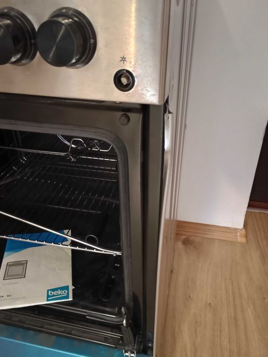 Vând aragaz Beko nou