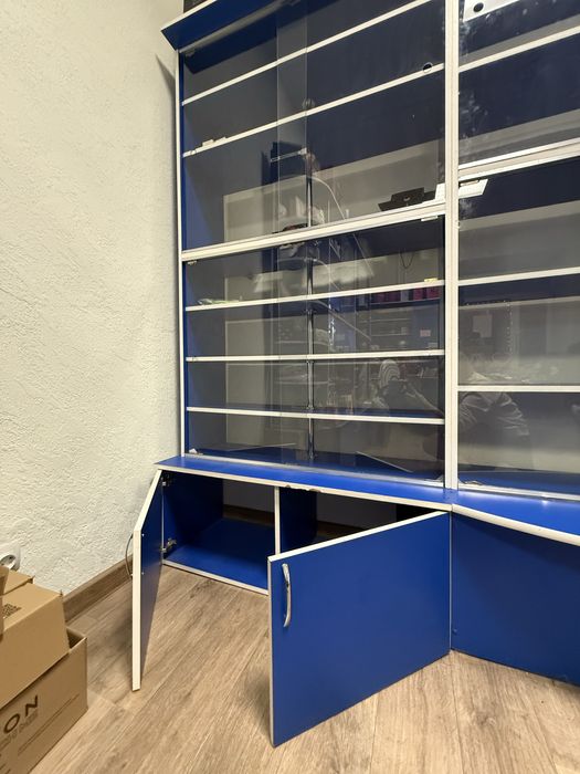 Продам витрины.