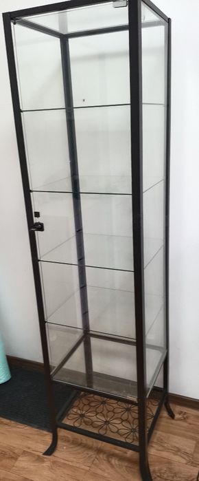 Продам витрину-шкаф IKEA