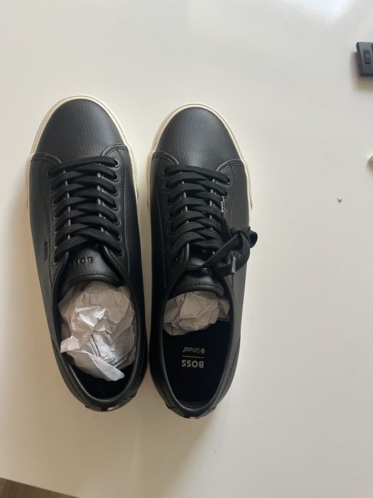 чисто  нови маратонки Boss aiden