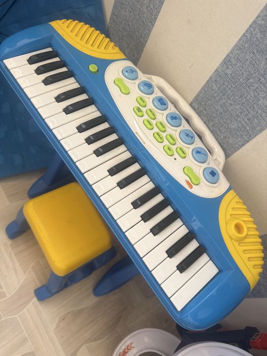 Детское пианино со стульчиком