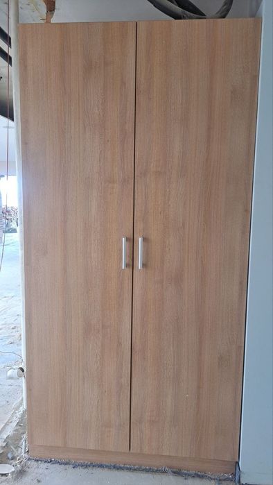 гардероби  на 2 и 3 врати  в отлично състояние
