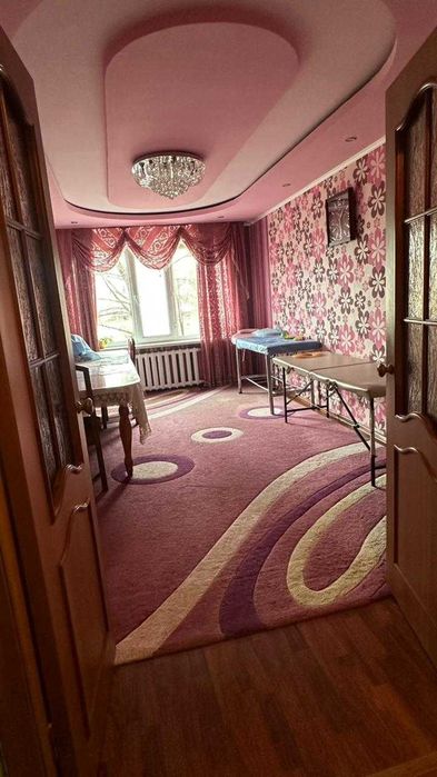 Продается 4х- комн.кв на 8 микрорайоне