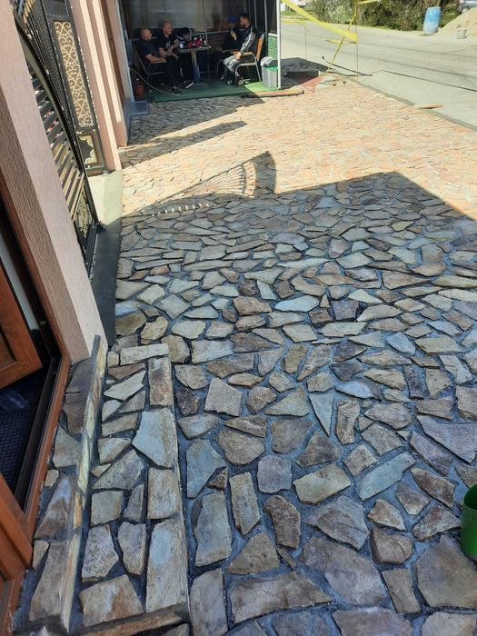 Amenajări Exterioare cu Piatră de Carieră