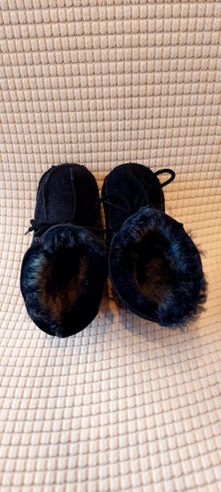 Бебешки пантофи с велур и пух